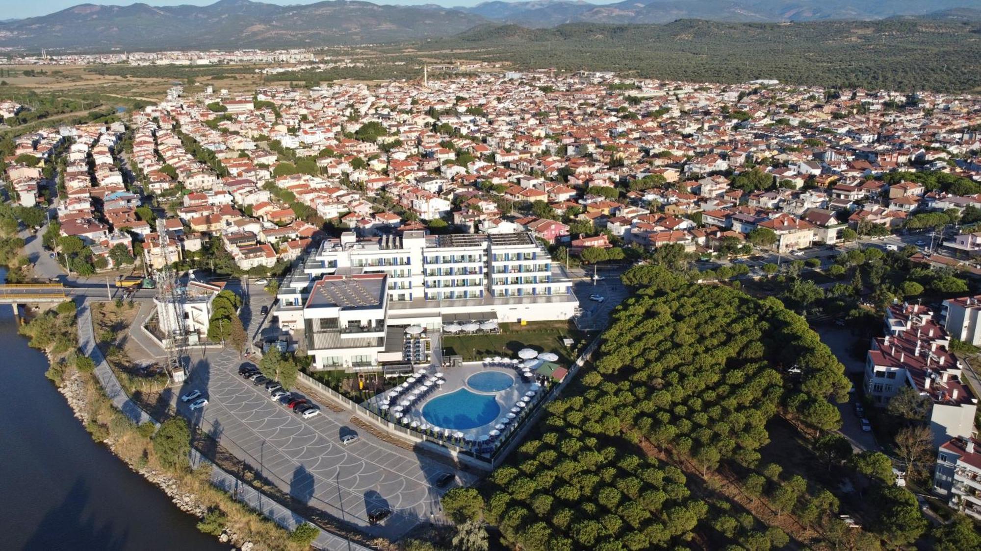 Tezmadra Hotel Burhaniye ภายนอก รูปภาพ